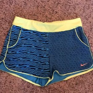 Girls Nike drifit shorts Size L